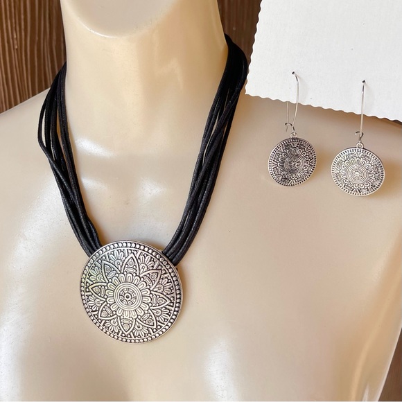 Silvertone Floral Embossed Medallion Multi Strand Necklace Matching Earring Set - Picture 4 of 16